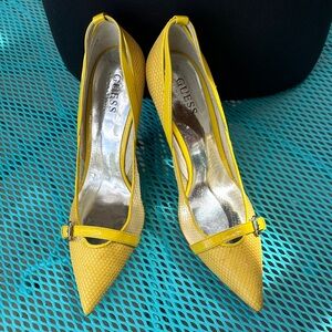 Vintage GUESS Yellow Pointed-Toe Pumps with Silver Buckle Like New Sz 8